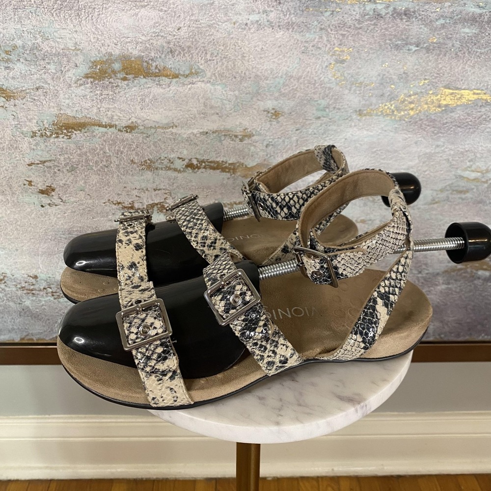 Vionic Sahara Sandals Shoes Womens Size 9 Beige Snake Strappy Buckle Comfort